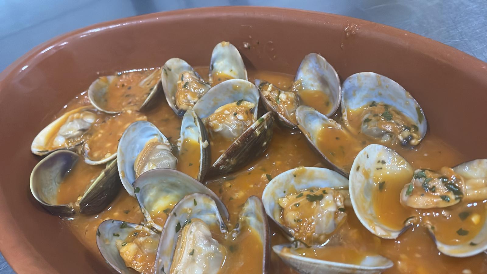 Cazuela de Almejas a la Marinera
