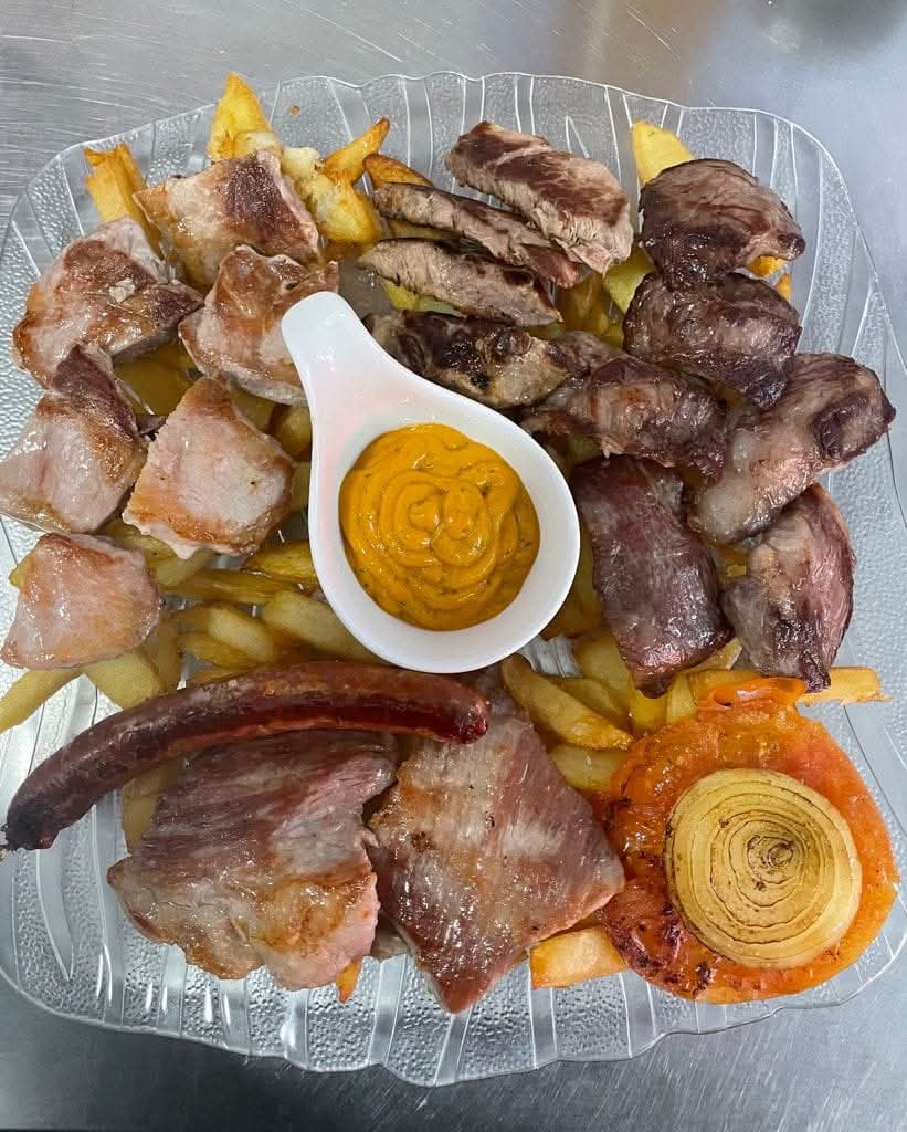 Parrillada mixta de carne Cervecería La Florida