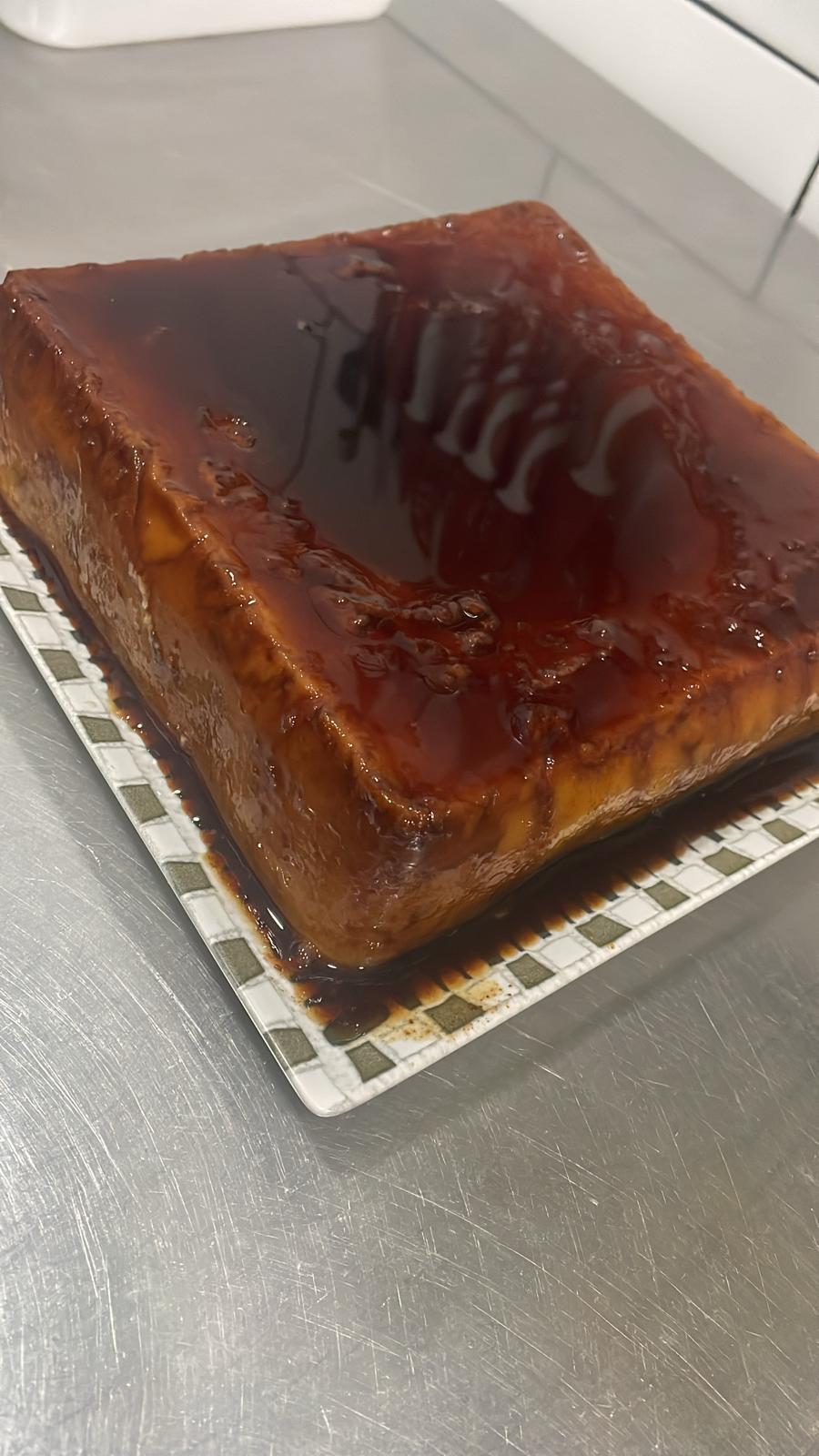 Flan y pudin casero caramelizado
